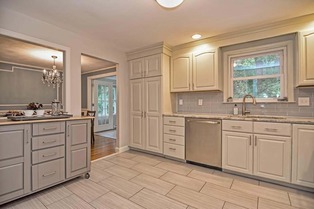 11 Adrienne Road Walpole, MA 02032 - Photo 6 of 36 Gallery Image 6