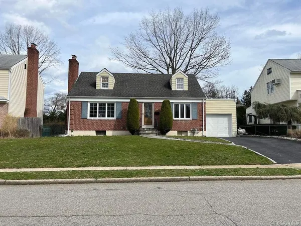 $4,900 | 26 Purdue Road, Glen Cove, NY 11542