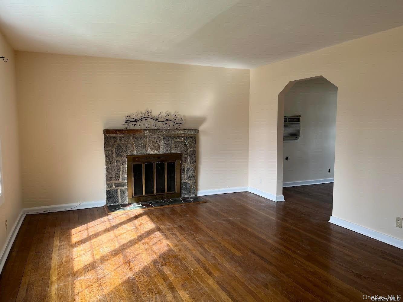 26 Purdue Road Glen Cove, NY 11542 - Photo 3 of 17 Large living room