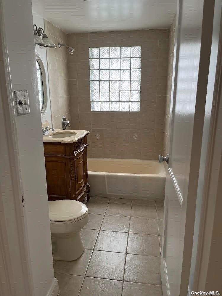 26 Purdue Road Glen Cove, NY 11542 - Photo 8 of 17 First floor full bathroom