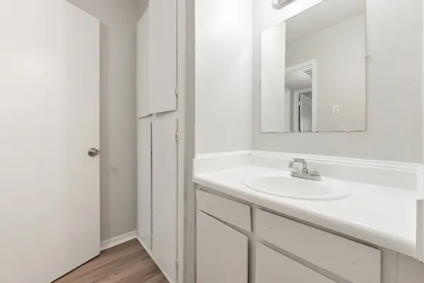$975 | 1720 Wooten Park Drive, Unit 206, Austin, TX 78757