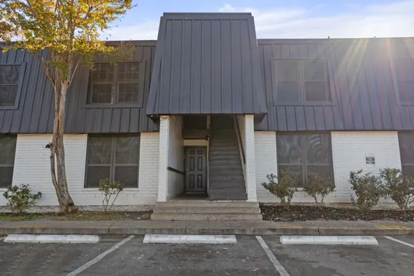 $975 | 1720 Wooten Park Drive, Unit 206, Austin, TX 78757