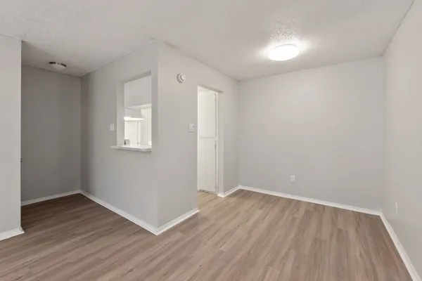 $975 | 1720 Wooten Park Drive, Unit 206, Austin, TX 78757