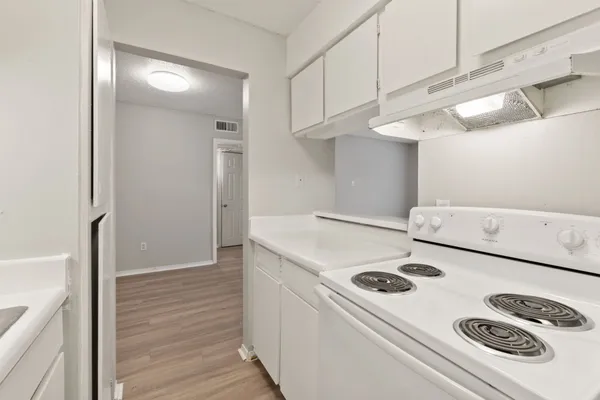 $975 | 1720 Wooten Park Drive, Unit 206, Austin, TX 78757