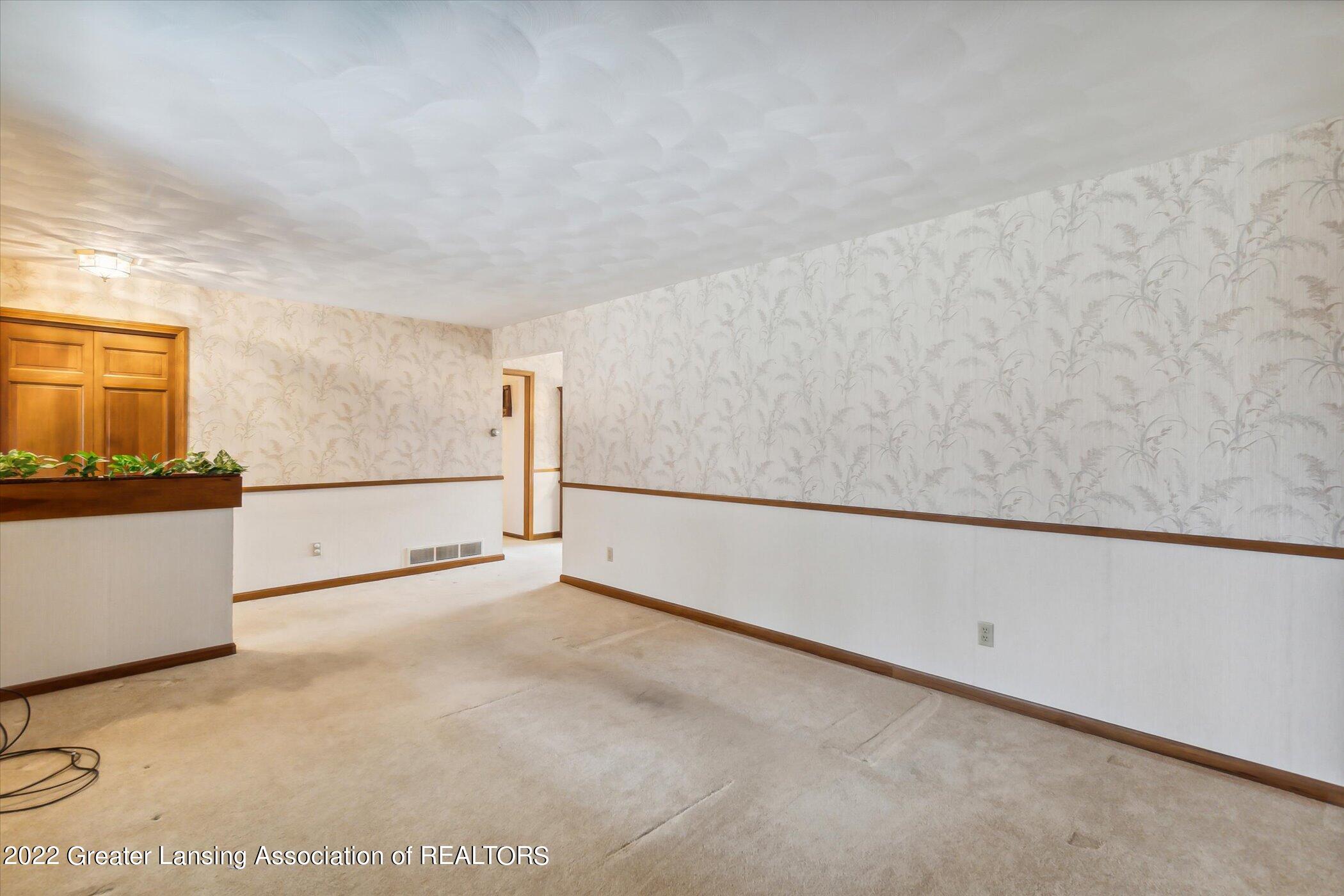 2729 West Clark Road Lansing, MI 48906 - Photo 5 of 43 09-2729-W-Clark-Rd-Lansing-MI-48906-Wind