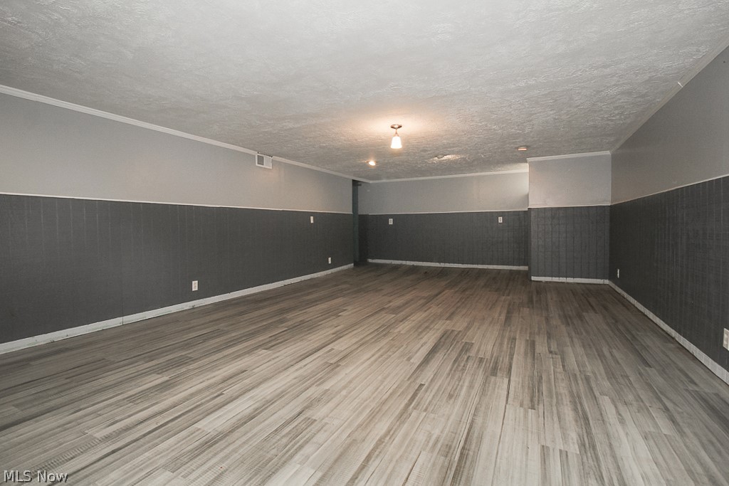 6401 Stumph Road Cleveland, OH 44130 - Photo 27 of 35