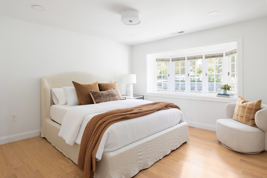 124 Chestnut Hill Road Newton, MA 02467 - Photo 13 of 27