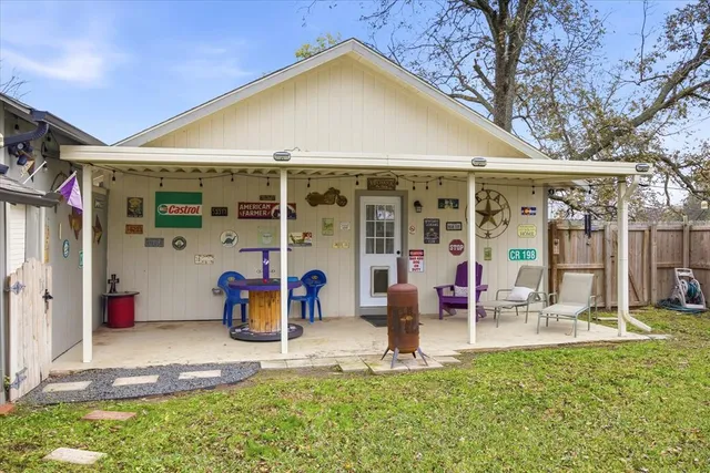 a view of a house with porch and garden