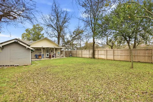 a view of an outdoor space