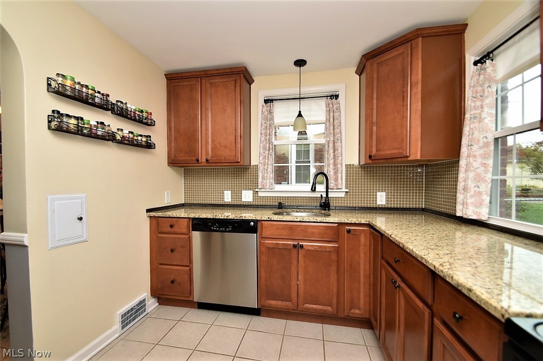 2576 Traymore Road Cleveland, OH 44118 - Photo 12 of 31 Gallery Image 12