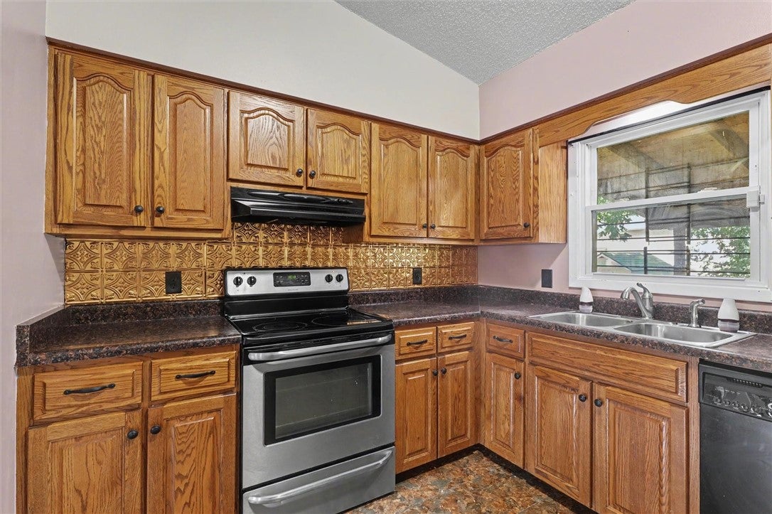 3583 Plover Drive Decatur, IL 62526 - Photo 12 of 41 Gallery Image 12