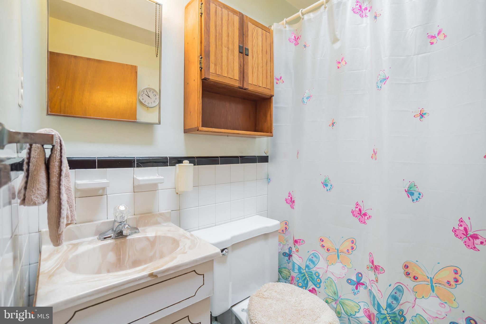 7259 Glenthorne Road Upper Darby, PA 19082 - Photo 12 of 14 Bathroom