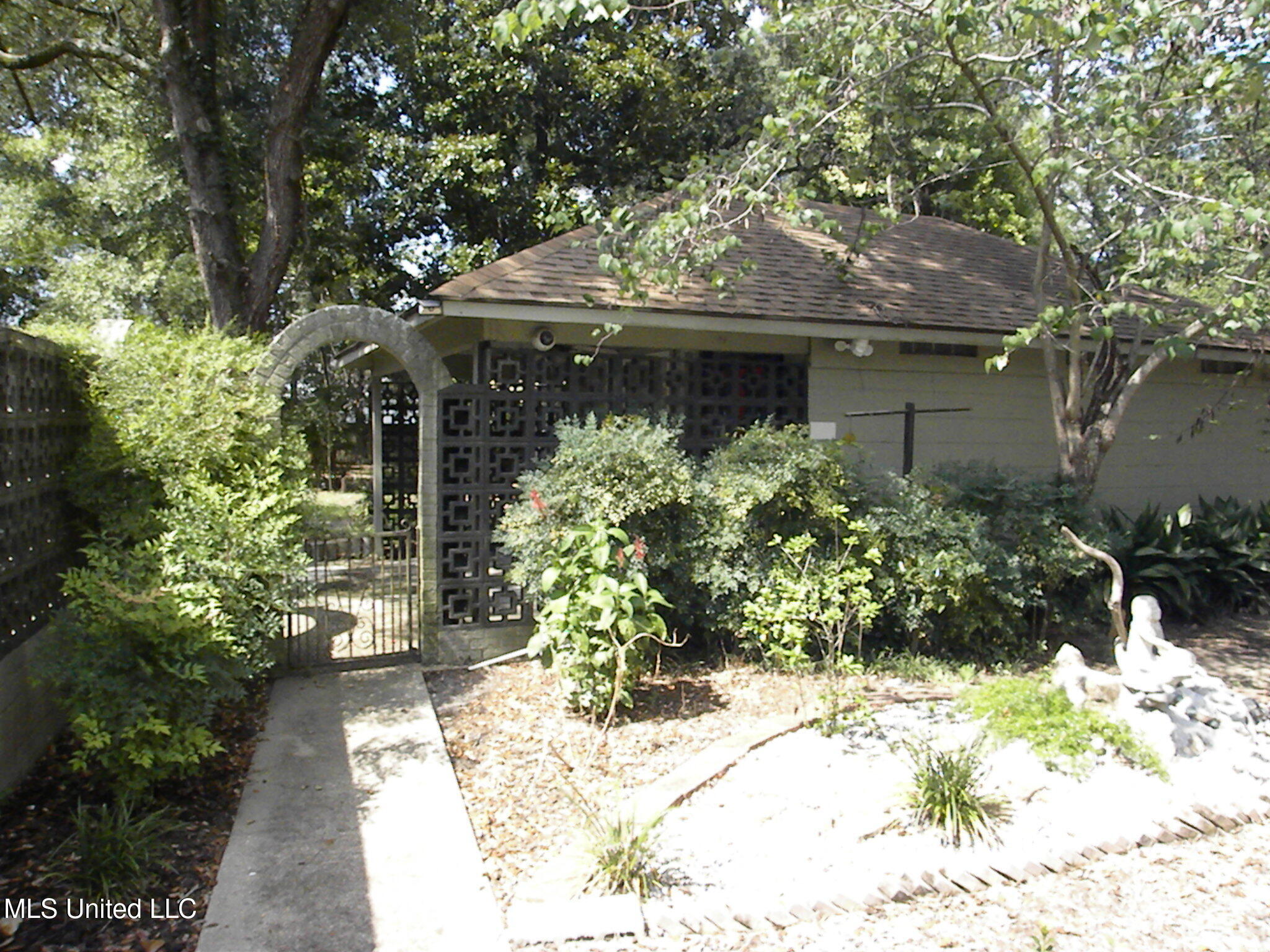 2096 Pat Lane, Unit B Biloxi, MS 39531 - Photo 1 of 19 DSCN9807