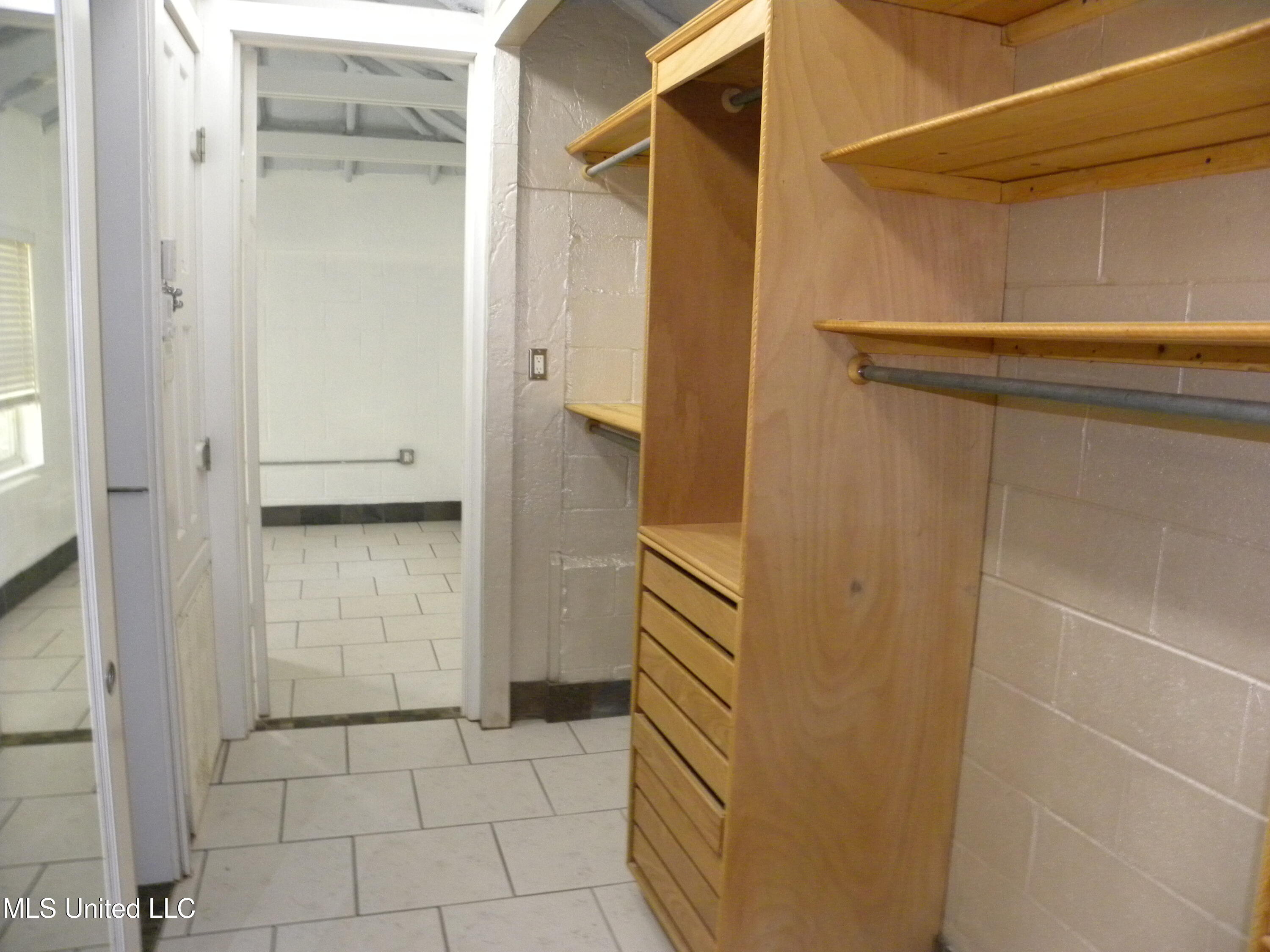 2096 Pat Lane, Unit B Biloxi, MS 39531 - Photo 11 of 19 DSCN9819