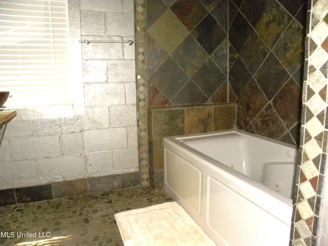 $1,050 | 2096 Pat Lane, Unit B, Biloxi, MS 39531