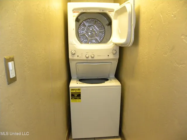 $1,050 | 2096 Pat Lane, Unit B, Biloxi, MS 39531