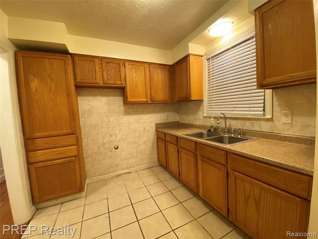 14168 Stahelin Road Detroit, MI 48223 - Photo 8 of 22