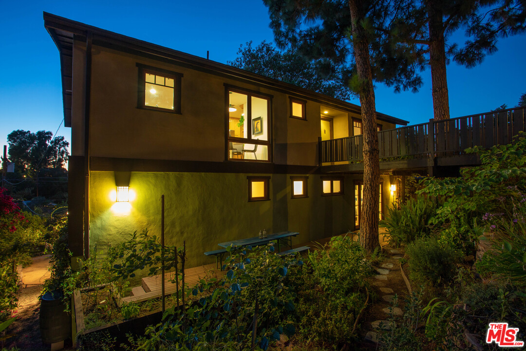 407 Cherry Drive Pasadena, CA 91105 - Photo 3 of 41