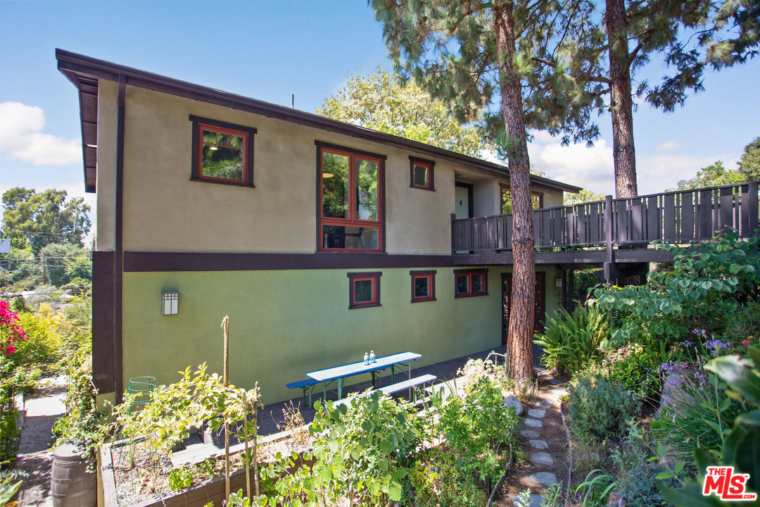 407 Cherry Drive Pasadena, CA 91105 - Photo 4 of 41