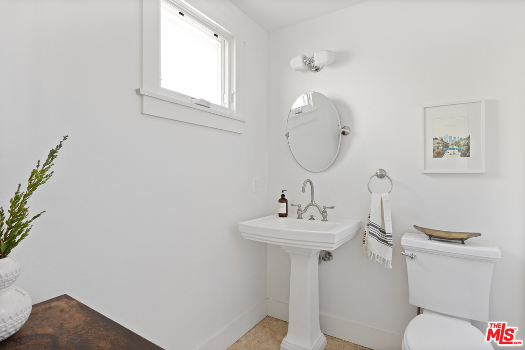 407 Cherry Drive Pasadena, CA 91105 - Photo 6 of 41