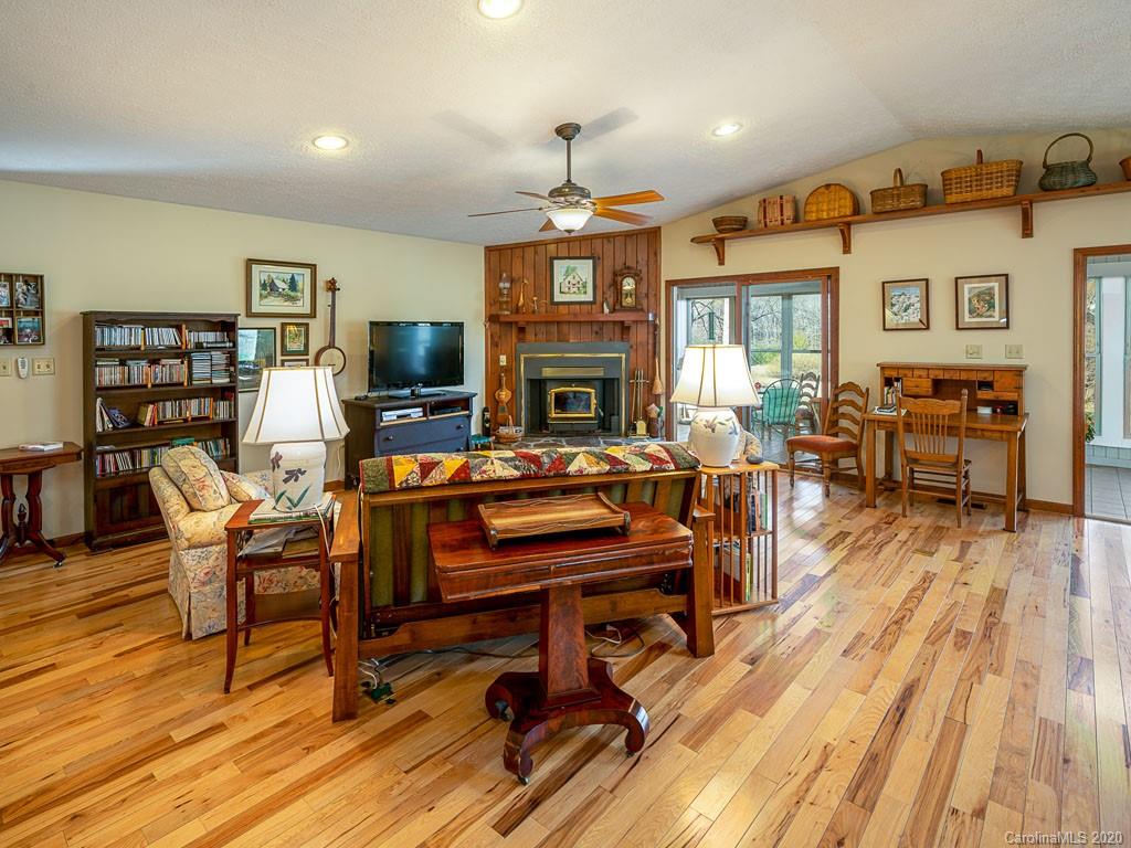 926 Ransom Silvers Road Burnsville, NC 28714 - Photo 8 of 41 Gallery Image 8