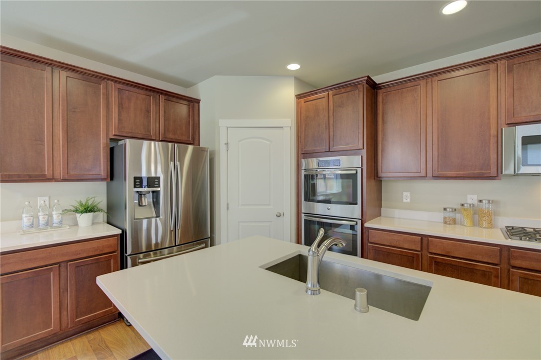 462 Southwest 111th Street Seattle, WA 98146 - Photo 14 of 37 Gallery Image 14