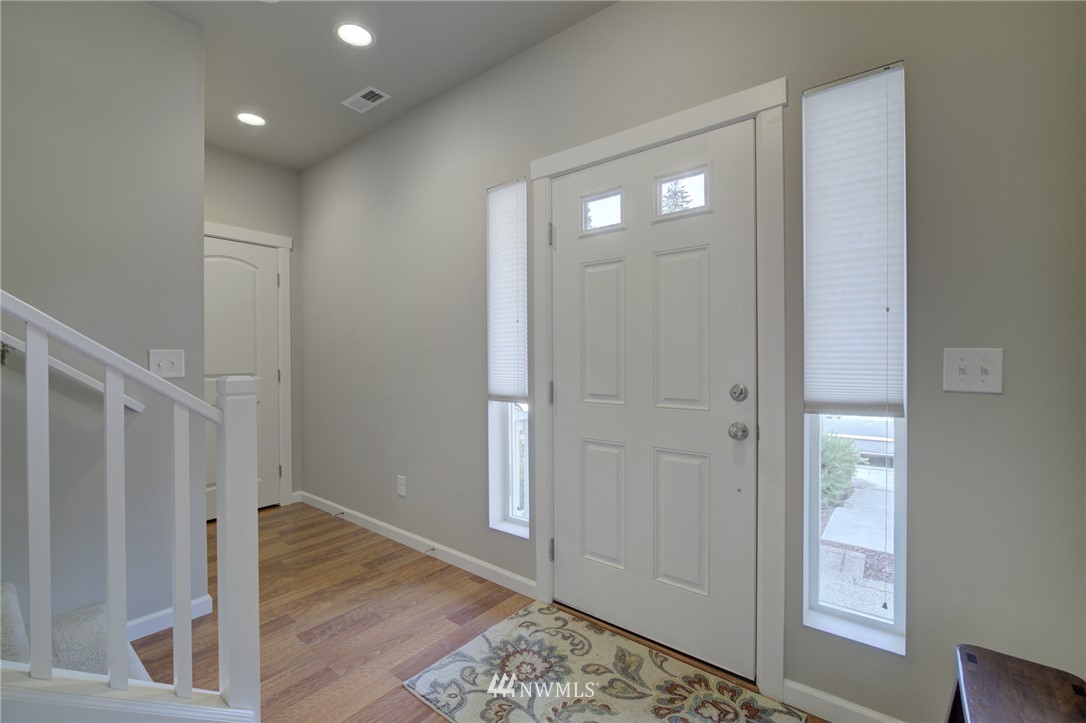 462 Southwest 111th Street Seattle, WA 98146 - Photo 3 of 37 Gallery Image 3
