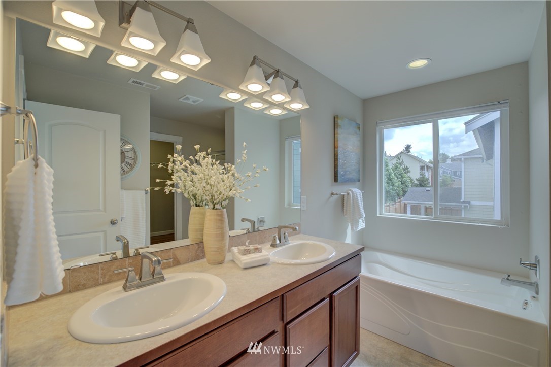462 Southwest 111th Street Seattle, WA 98146 - Photo 28 of 37 Gallery Image 28