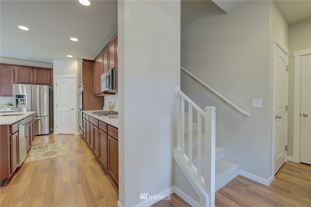462 Southwest 111th Street Seattle, WA 98146 - Photo 4 of 37 Gallery Image 4