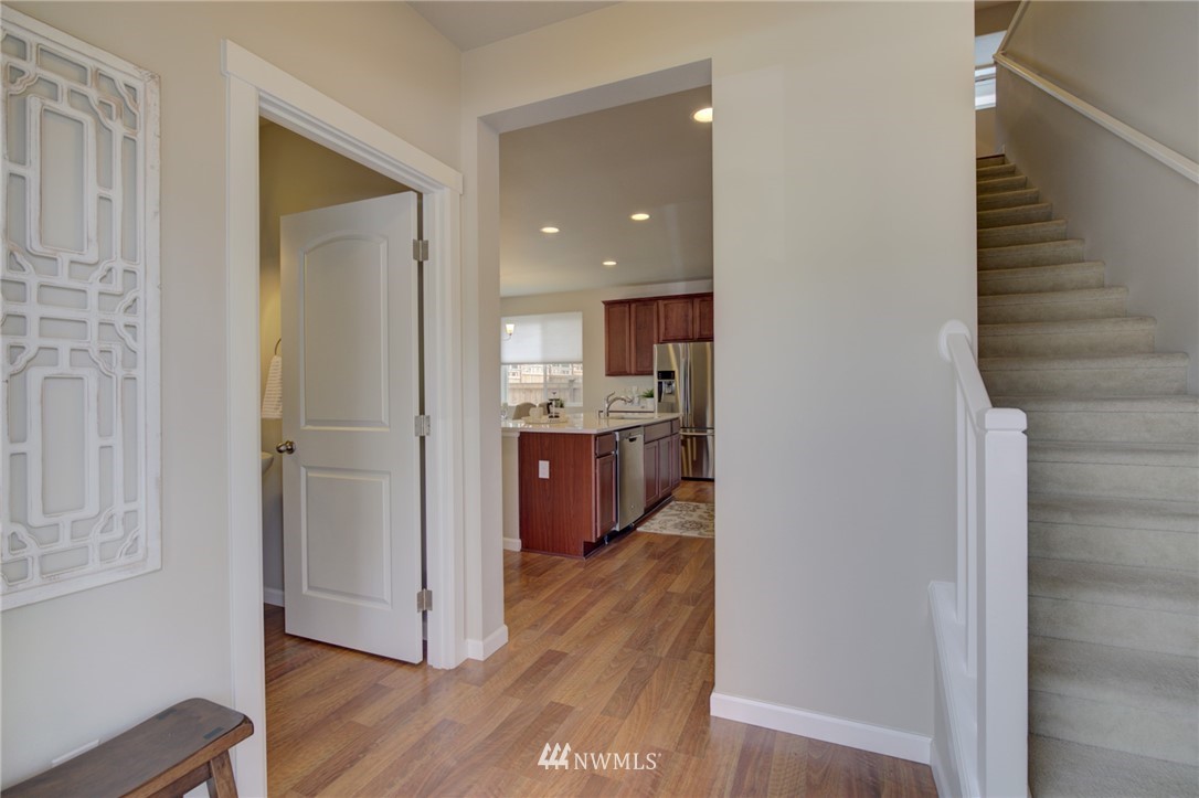 462 Southwest 111th Street Seattle, WA 98146 - Photo 5 of 37 Gallery Image 5