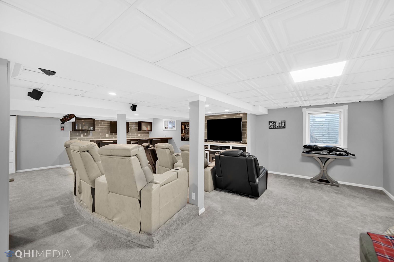 Undisclosed Address Steger, IL 60475 - Photo 24 of 29 a living room with furniture and a flat screen tv