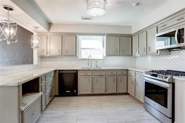 $2,650 | 3110 Fairmont Court, Sugar Land, TX 77478