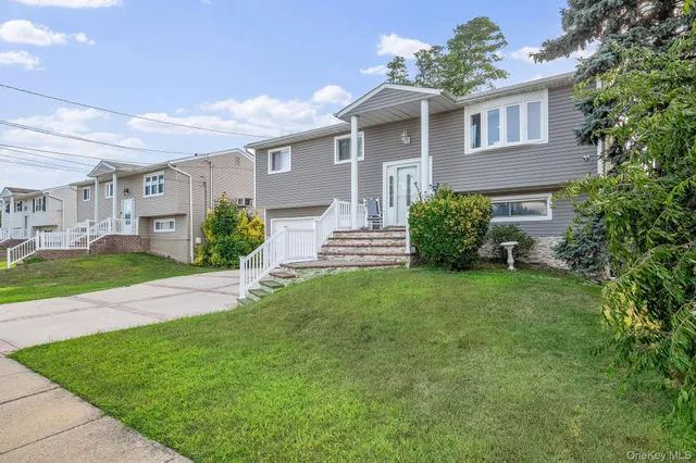 $710,000 | 1 Ozone Place, Massapequa, NY 11758