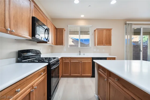 $2,050 | 3634 Via Messina, Henderson, NV 89052