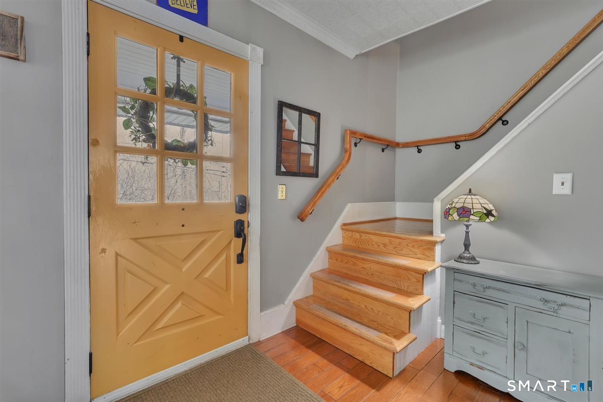 153 Country Club Road Middletown, CT 06457 - Photo 11 of 39 Front Entry