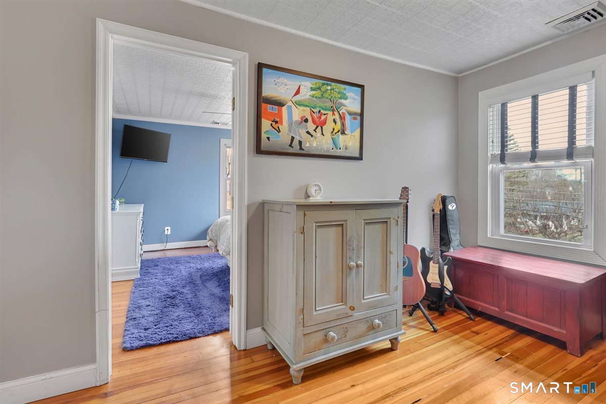 153 Country Club Road Middletown, CT 06457 - Photo 28 of 39 Upper Floor Foyer