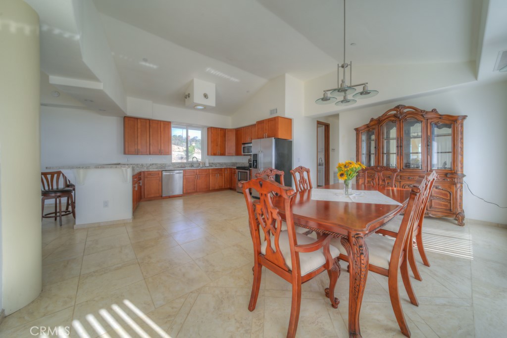 1991 Via Ladera Fallbrook, CA 92028 - Photo 13 of 69 Dinning Room