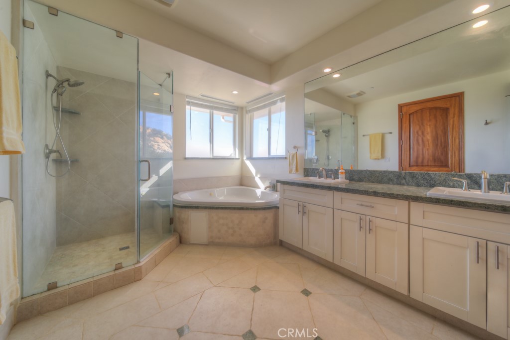 1991 Via Ladera Fallbrook, CA 92028 - Photo 24 of 69 Master Bath