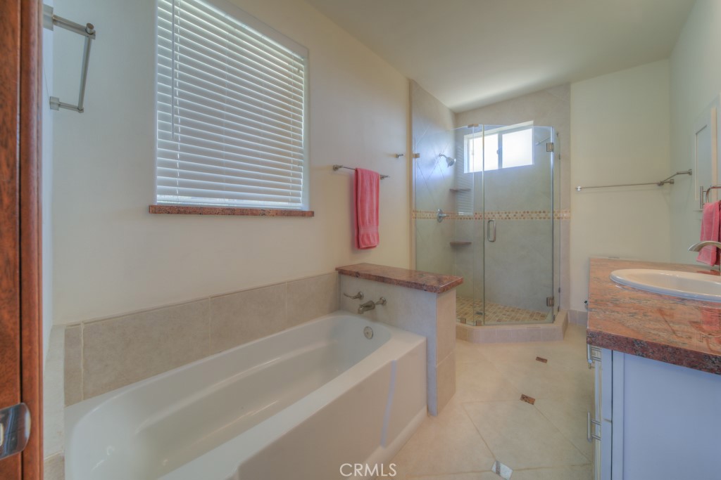 1991 Via Ladera Fallbrook, CA 92028 - Photo 31 of 69 Bathroom 3