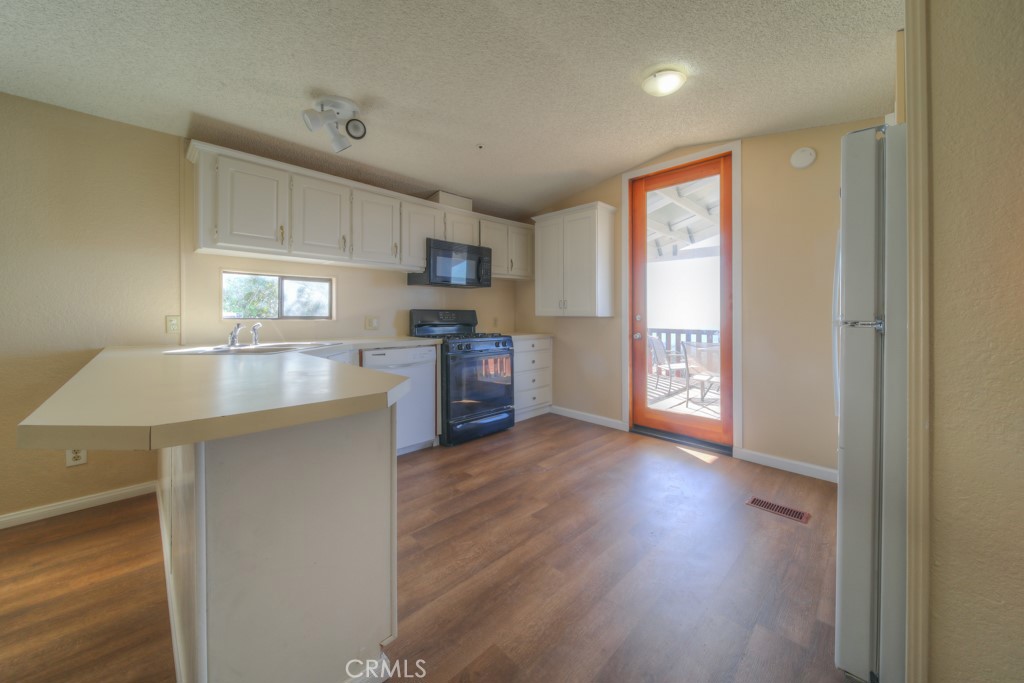 1991 Via Ladera Fallbrook, CA 92028 - Photo 55 of 69 ADU Kitchen