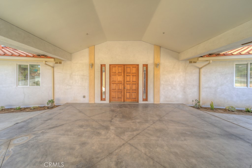 1991 Via Ladera Fallbrook, CA 92028 - Photo 6 of 69 Breezeway