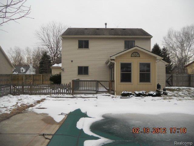 1272 Rutledge Drive Temperance, MI 48182 - Photo 2 of 11 1272 Rutledge rear view.JPG