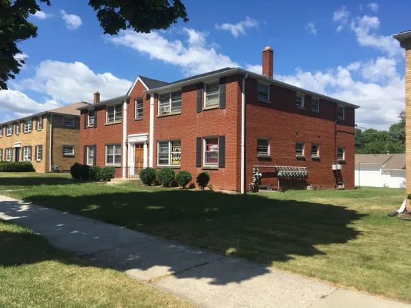 $895 | 4934 West Forest Home Avenue, Milwaukee, WI 53219