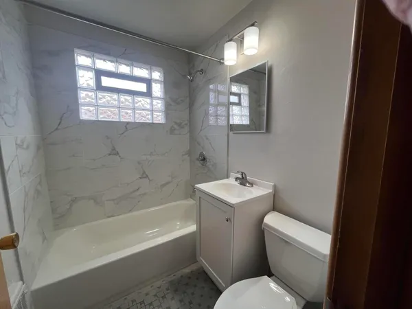 $895 | 4934 West Forest Home Avenue, Milwaukee, WI 53219