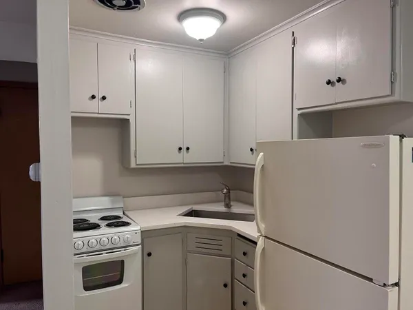 $895 | 4934 West Forest Home Avenue, Milwaukee, WI 53219