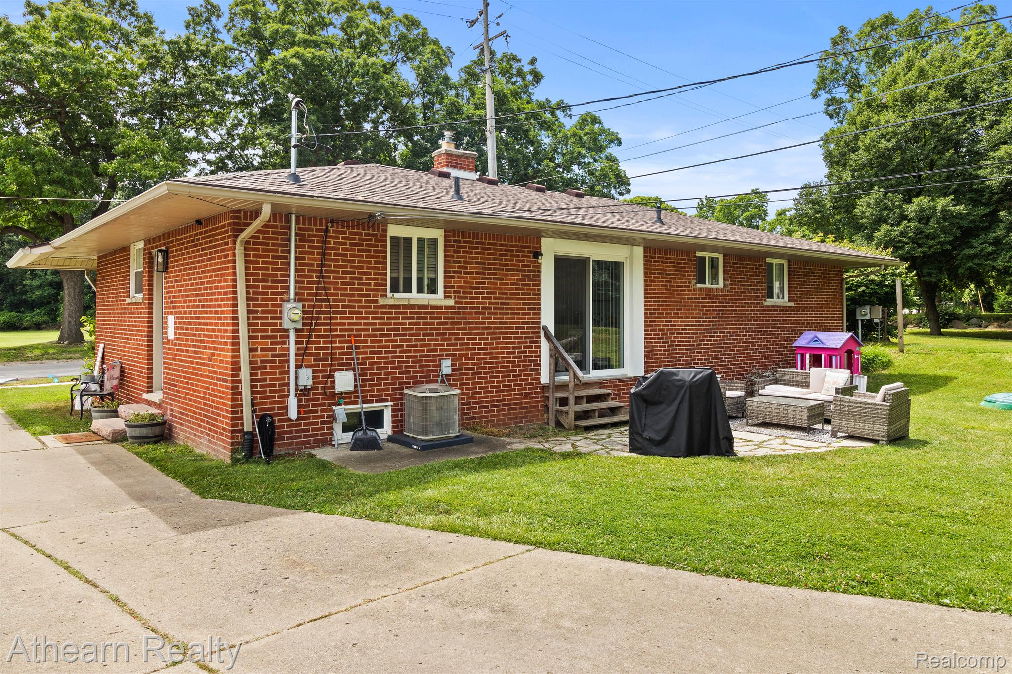 1290 State Road Fenton, MI 48430 - Photo 5 of 32 Gallery Image 5