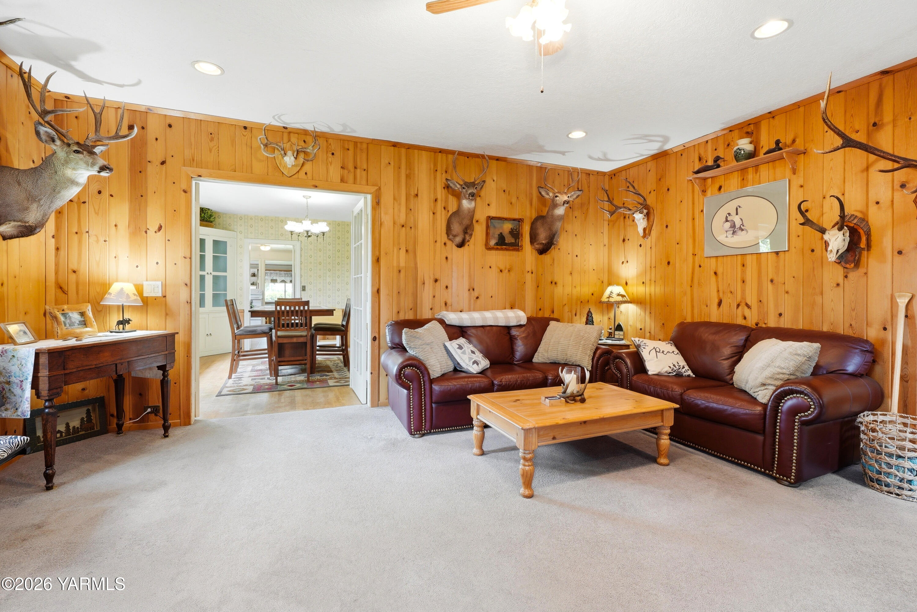 690 North Gleed Road Naches, WA 98937 - Photo 6 of 60 a living room with furniture and a large mirror