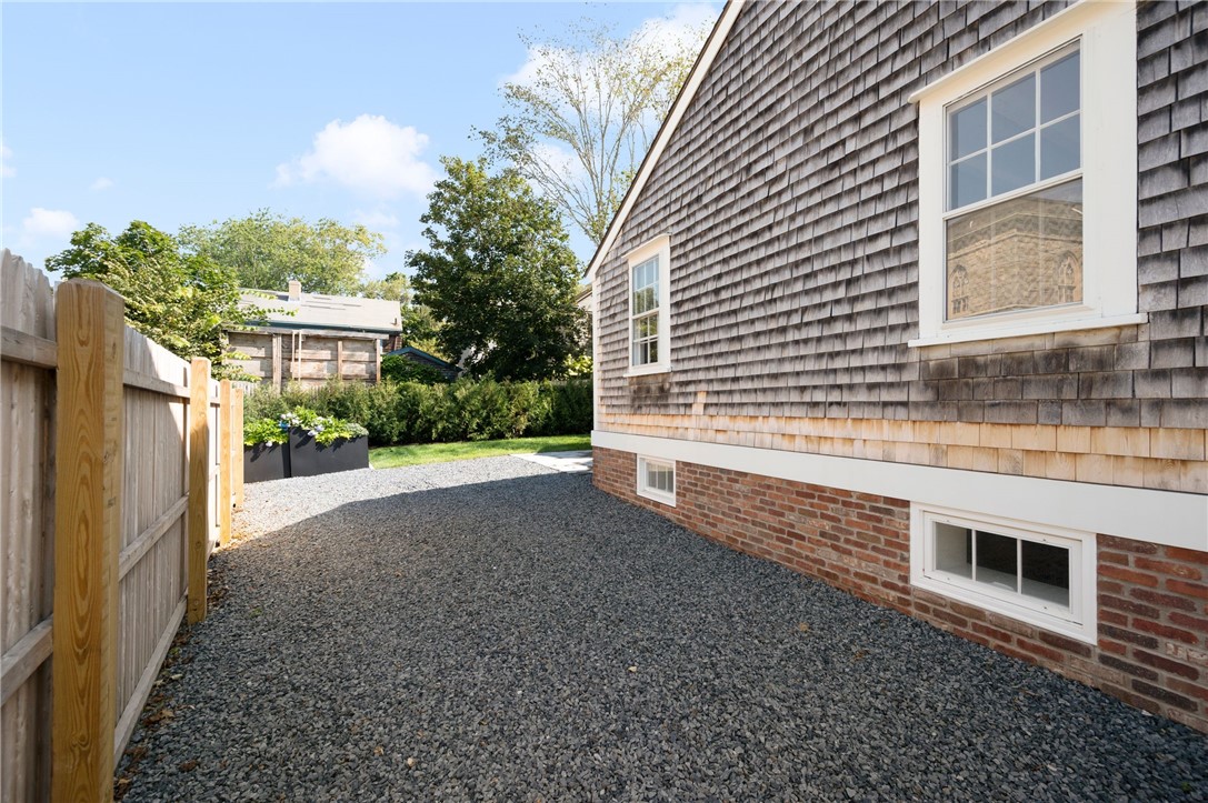 36 William Street Newport, RI 02840 - Photo 3 of 50