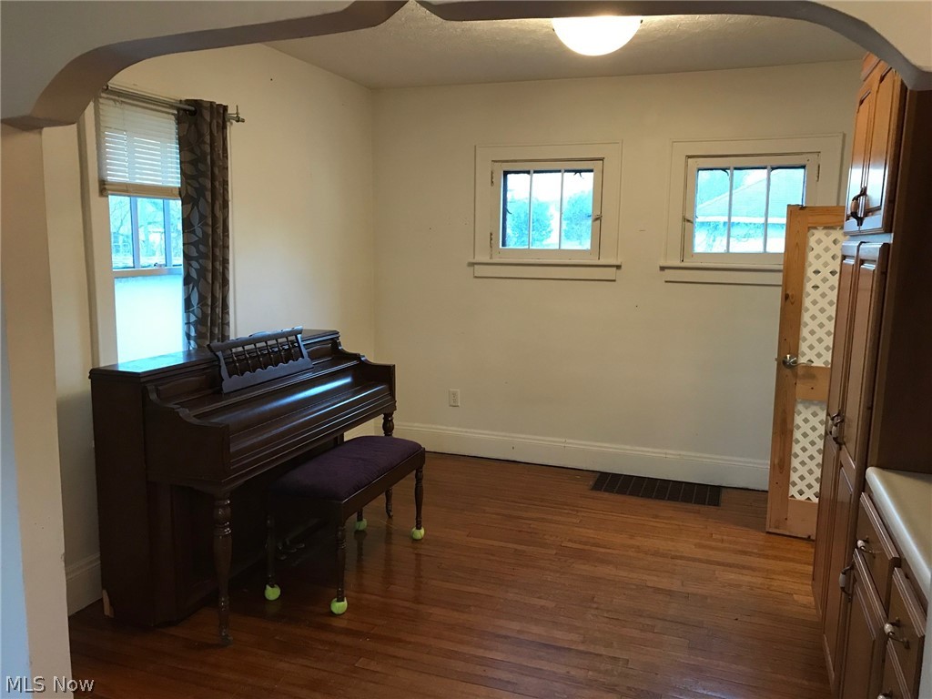 3352 Wadsworth Road Norton, OH 44203 - Photo 5 of 33 Dining room view 2