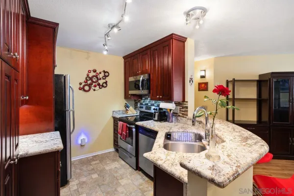 $640,000 | 7263 Camino Degrazia, Unit 33, San Diego, CA 92111